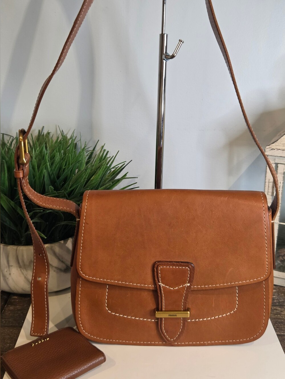 Fossil Tremont Flap Crossbody Handbag and Fossil Brown Leather Wallet. - Picture 2 of 16